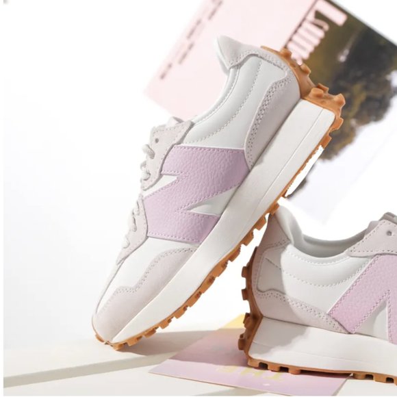 New Balance 327 Womens Sneakers Shoes Moonbeam & December sky various size 6 - Picture 3 of 16
